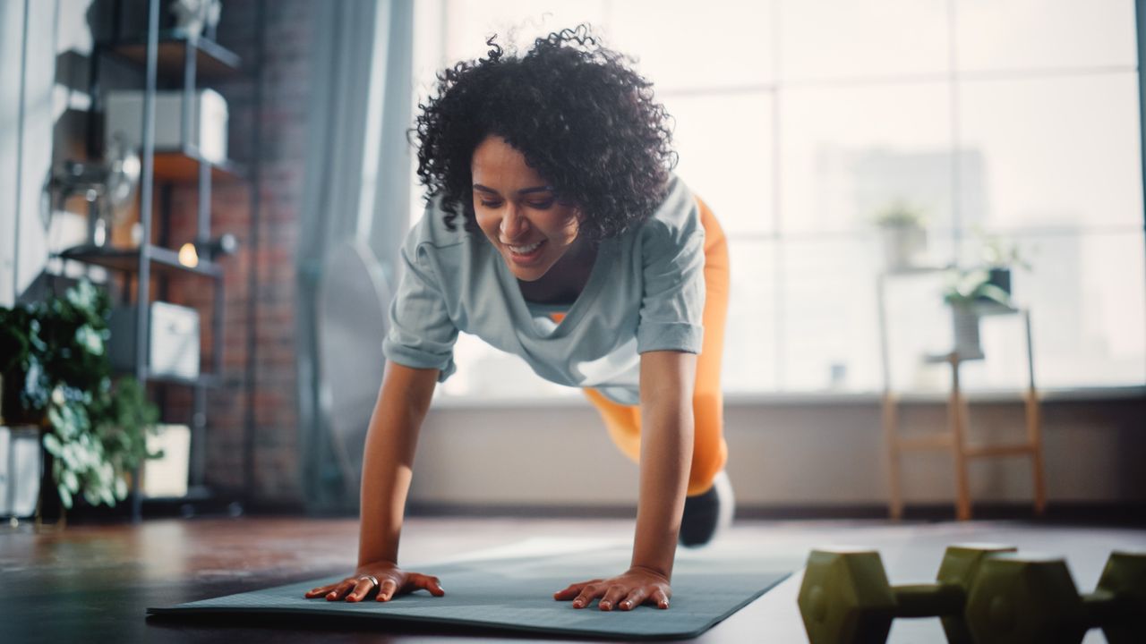 Woman doing mountain climbers at home.