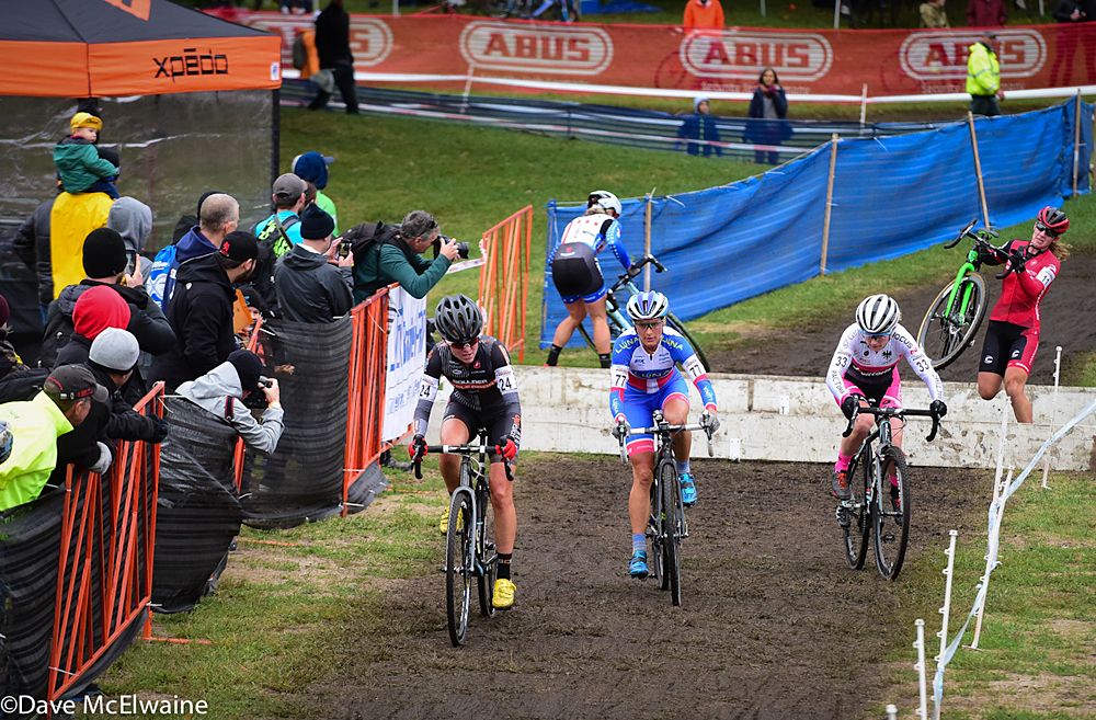 Katie Compton (Trek Factory Team) struggles to get back in to the race