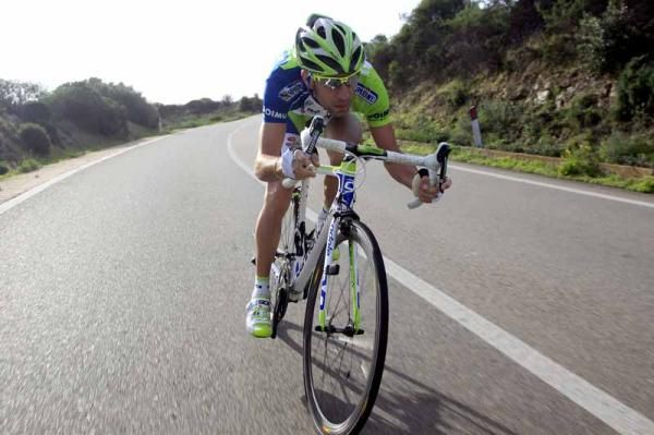 Vincenzo Nibali (Liquigas - Cannondale) shows off his descending skills