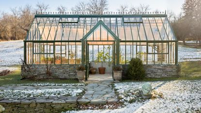 how to heat a greenhouse