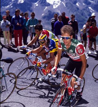 The likes of 7-Eleven's Andy Hampsten (right, in Oakley Razor Blades), and TVM's Phil Anderson (centre, in Oakley's larger-coverage Eyeshades) – pictured during the 1989 Tour de France, alongside a rare sighting of future Tour winner Miguel Indurain in the race's combined classifications jersey – helped popularise American sunglasses brand Oakley