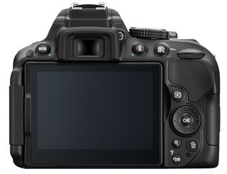 A small grove to the side of the D5300's screen allows to flip the display to face the body, which is great for protection