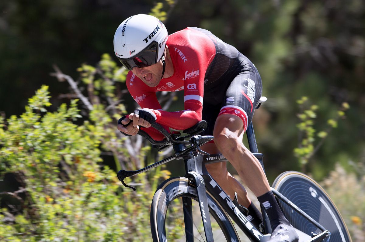 Haimar Zubeldia (Trek-Segafredo) time trialing
