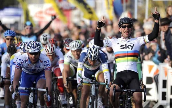 Mark Cavendish (Sky) takes his third win of the season.