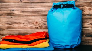 how to use a dry bag: coloured dry bags