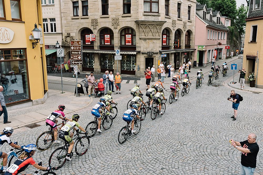 The peloton races stage 7 in Greiz