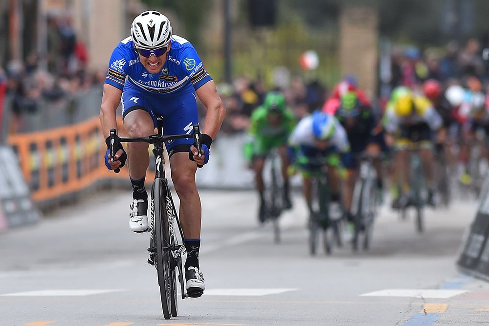 Zdenek Stybar (Etixx-Quickstep) desperately tries to hold off the peloton