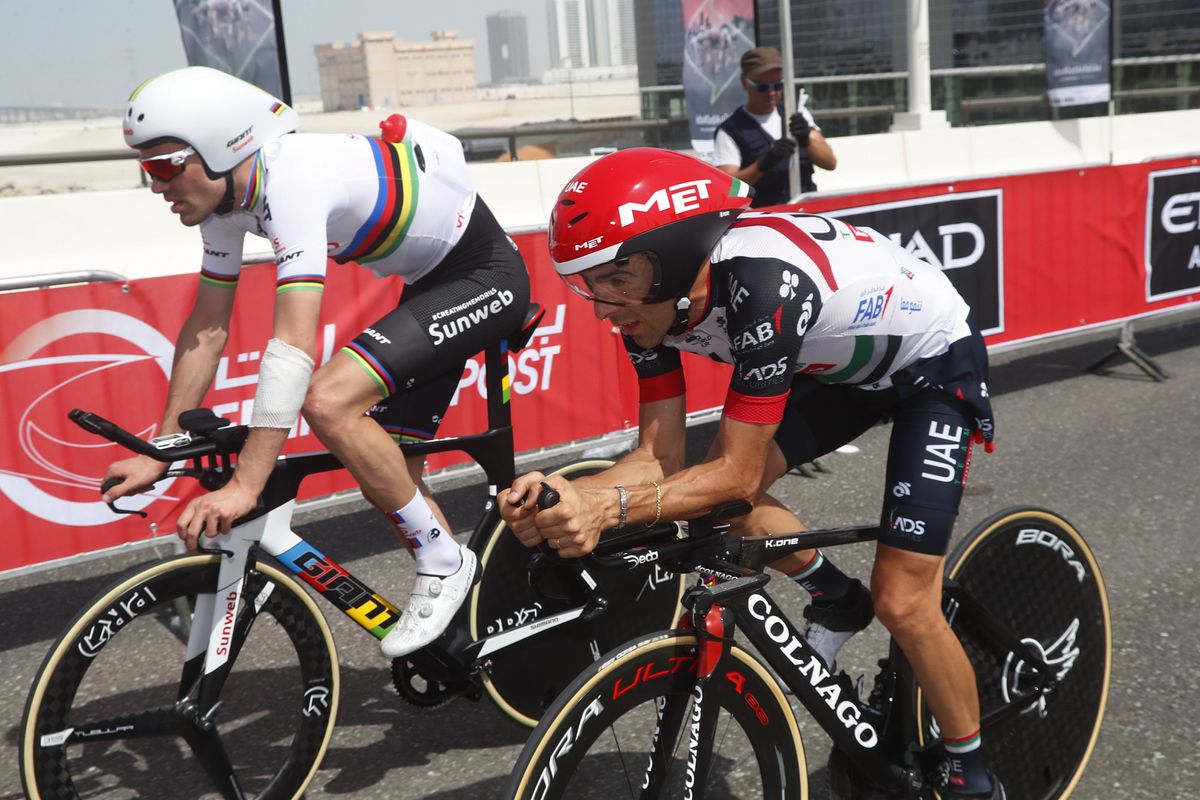 Tom Dumoulin passes by Manuele Mori