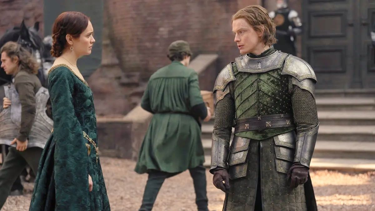 Alicent (Olivia Cooke) and Gwayne (Freddie Fox) in &quot;House of the Dragon&quot; season 2 episode 6