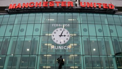 Man Utd remember the victims of the 1958 Munich air disaster