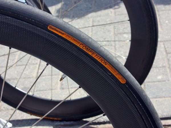 HTC-Columbia riders stuck with their usual carbon rims but added some further cushioning with 25mm-wide Continental tubulars.