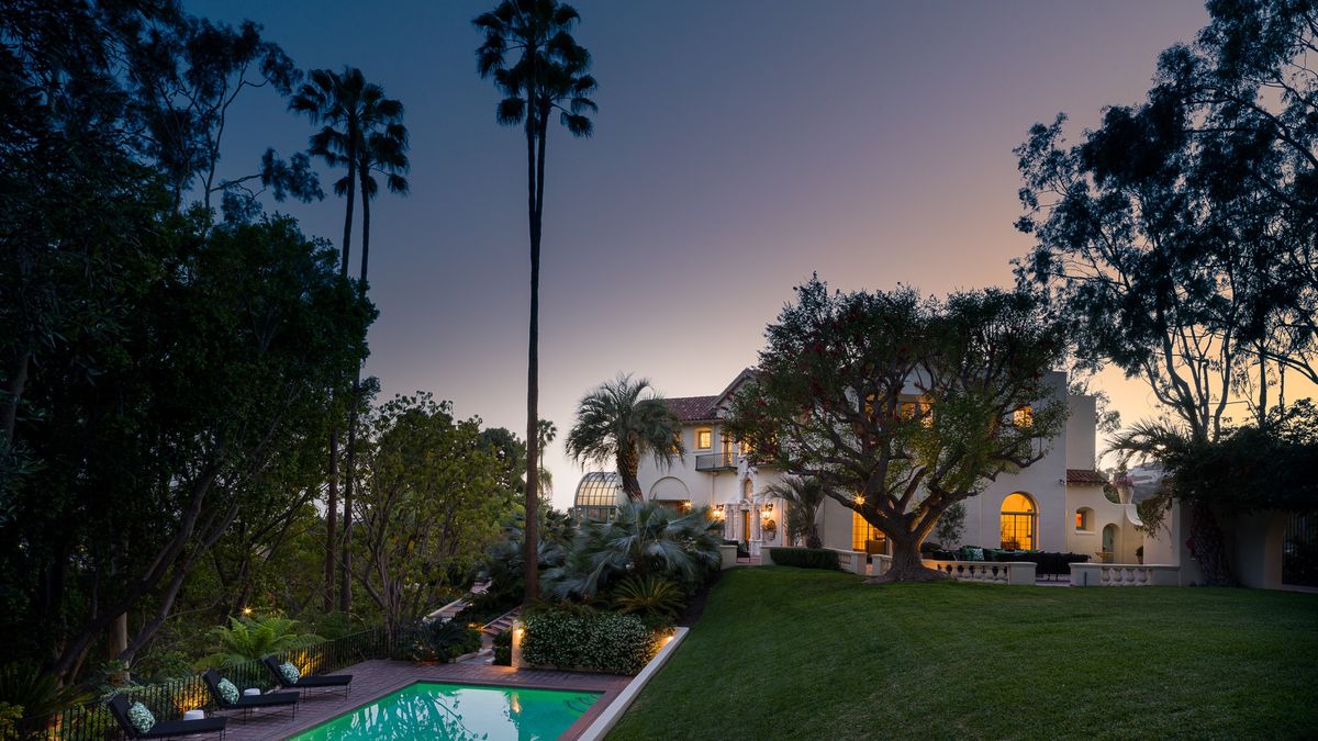 w c lipe mansion Tour the iconic W.C. Fields Estate - listed by a Los Angeles Dodgers owner for $15m واقي شمس للبشرة الباهتة Strength:70mg 7 Key Medicines That