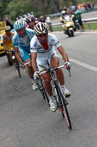 Paolo Bettini (Quick-Step) on his way to victory in 2006, followed by Rebellin