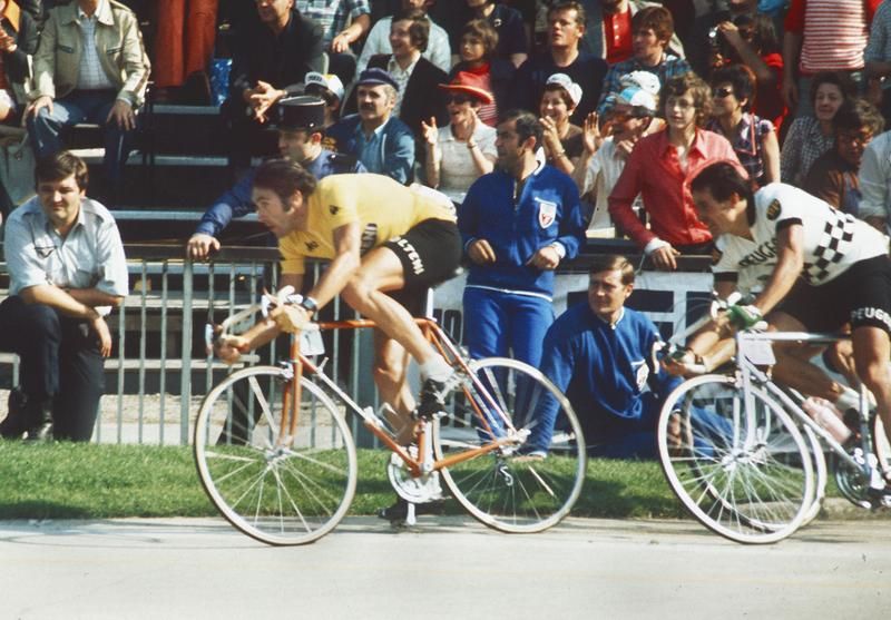 Eddy Merckx on his way to winning the final ever stage on the V&eacute;lodrome de Vincennes as he wrapped up his fifth Tour victory in 1974