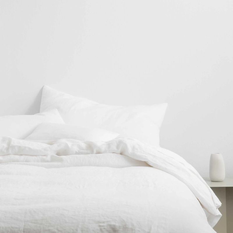 white bedding 