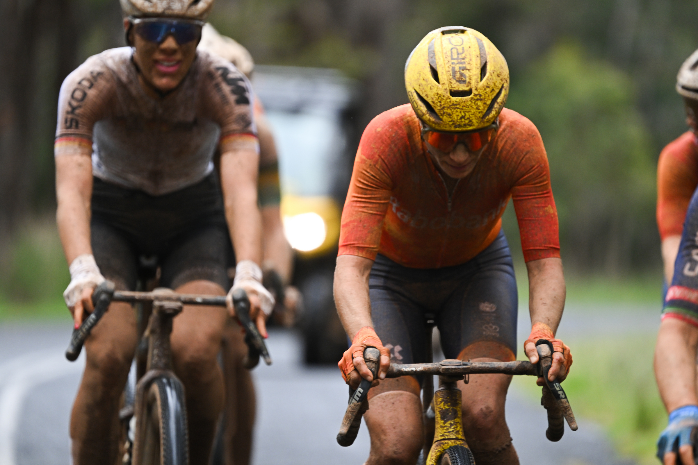 UCI Gravel World Championships 2026 elite women LIVE - Rosa Klöser and Marianne Vos drop the rest