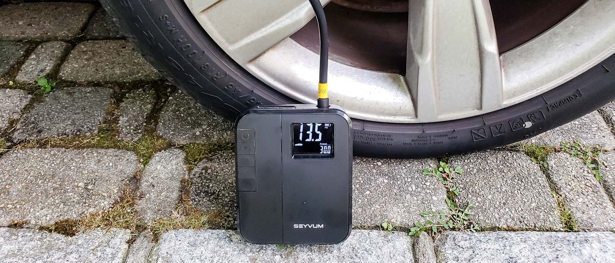 Seyvum DP3 Tire Inflator next to tire