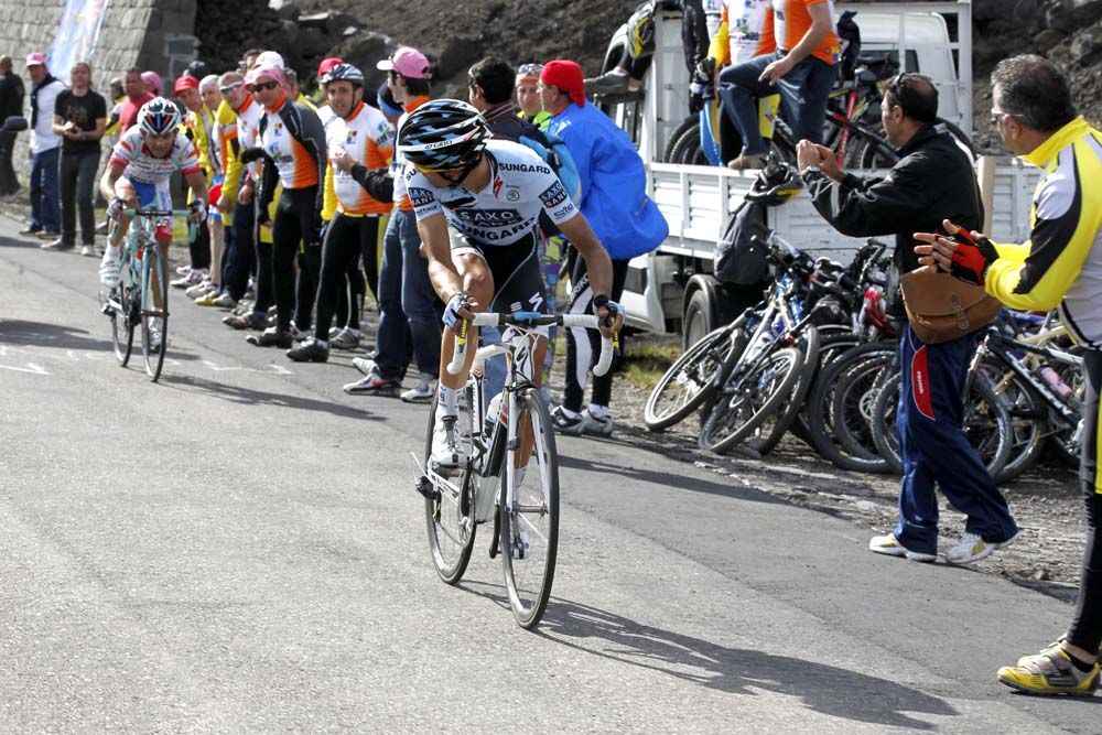 Alberto Contador looks back at the dropped Jose Rujano on Etna in the 2011 Giro