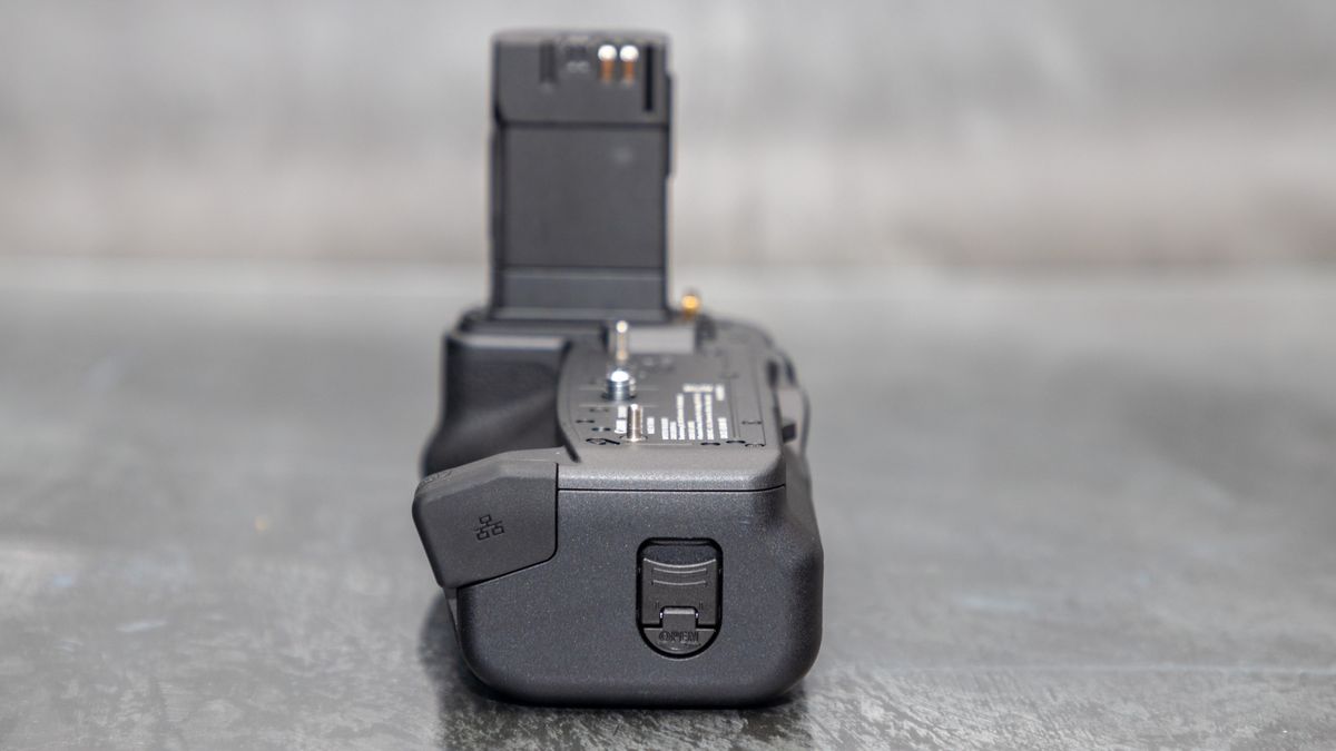 Canon BG-R20EP Battery Grip for Canon EOS R5 Mark II