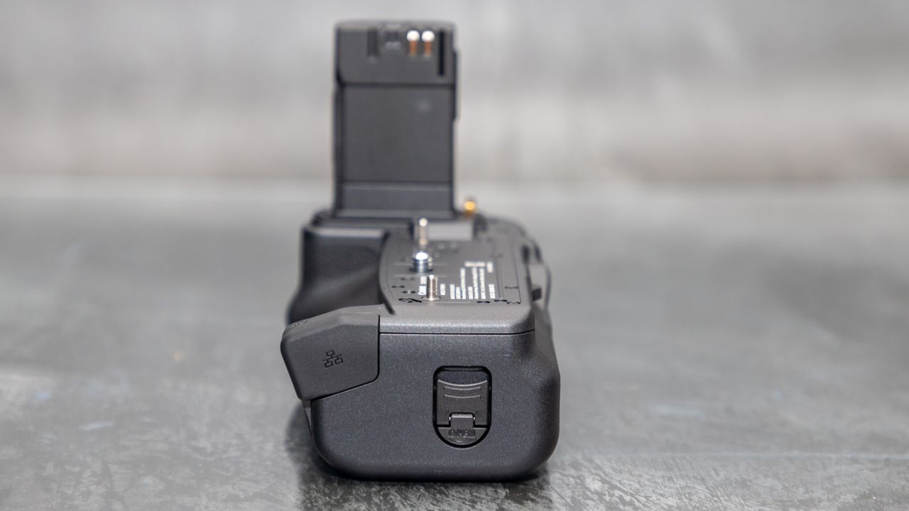 Canon BG-R20EP Battery Grip for Canon EOS R5 Mark II
