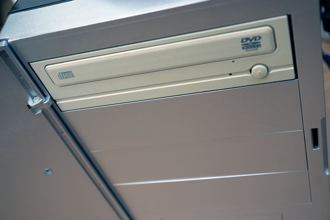 ディスク ドライブのないコンピュータで CD、DVD、および Blu-ray ディスクを使用する方法