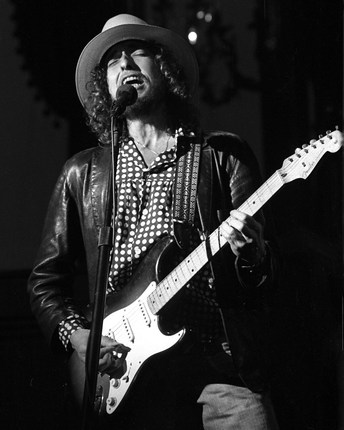 Bob Dylan onstage (Photo by Larry Hulst/Michael Ochs Archives/Getty Images)