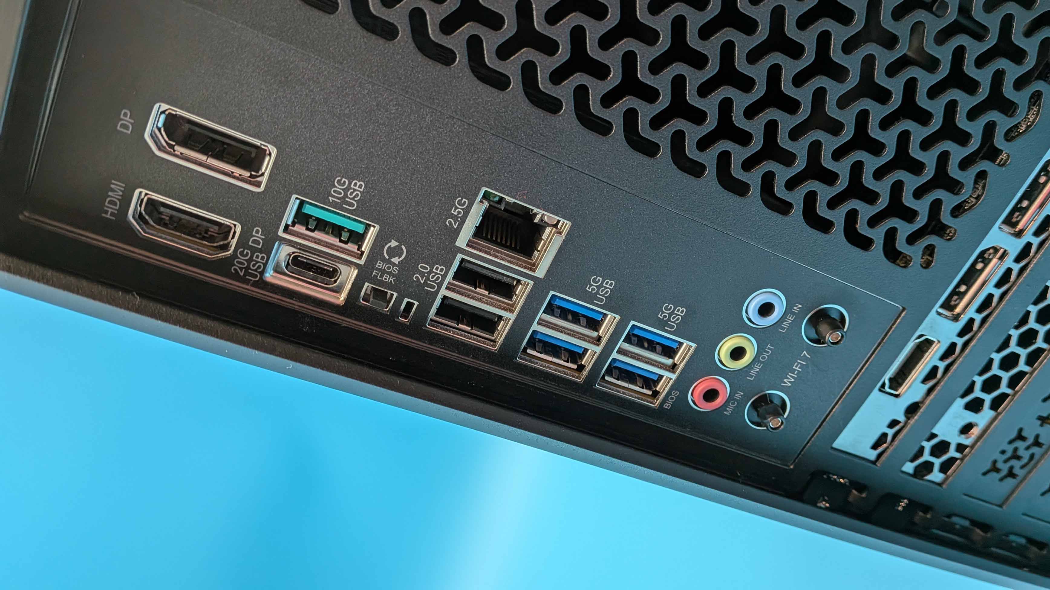 Corsair One i600 gaming PC