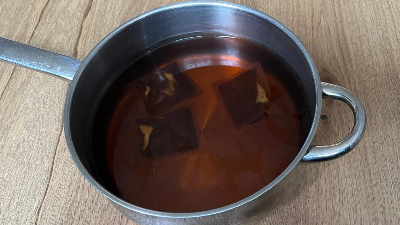 Black tea in pan