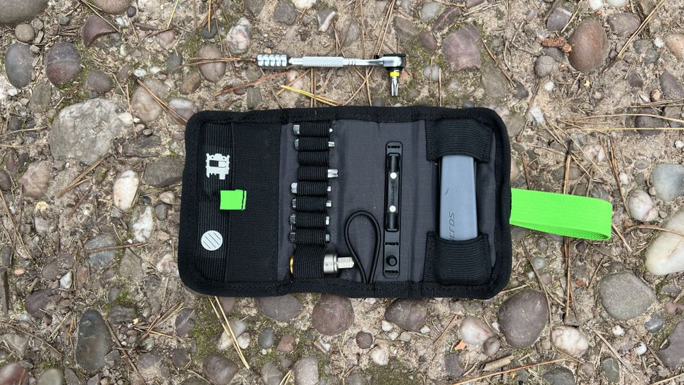 Syncros Guide Kit Multi Tool review comprehensive compact wrenching