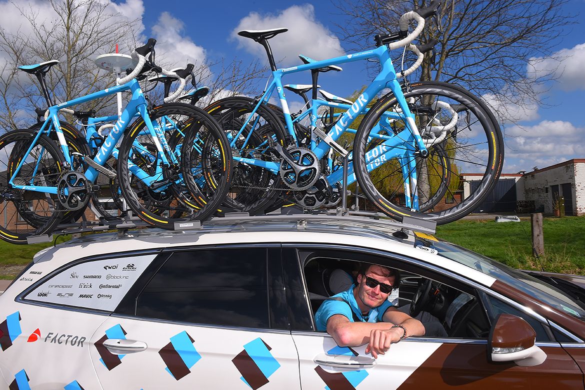 Johan Vansummeren in the AG2R La Mondiale car