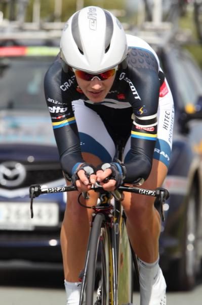 Emma Johansson (Hitec Products) relinquished her race lead, but only by two seconds