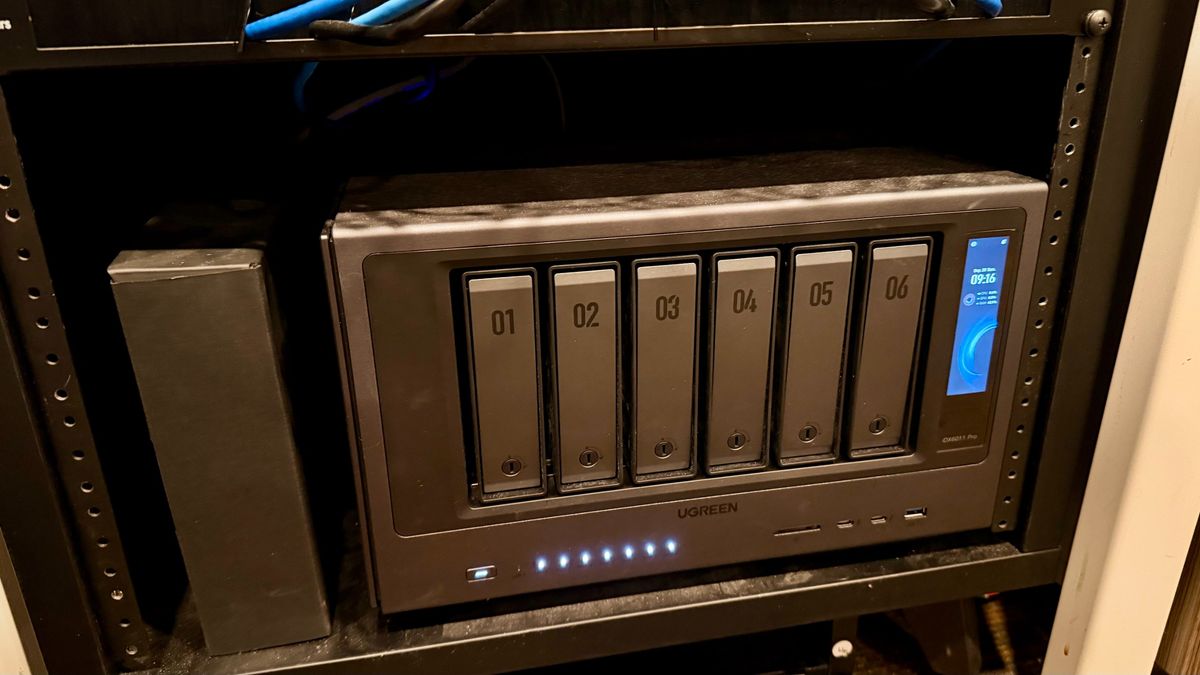 UGREEN AI NAS