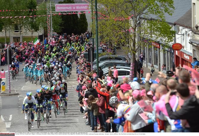 Despite the terrible weather, the resiliant Irish crowds came out in force