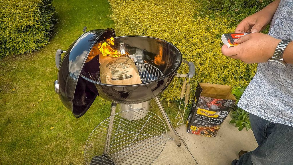 how-to-light-a-bbq-step-by-step-advice-for-charcoal-and-gas-designs