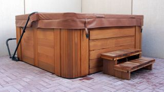 Hot tub with locking cover