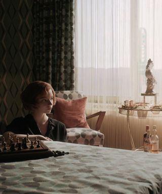 The Queen’s Gambit sofa, Beth Harmon in hotel room