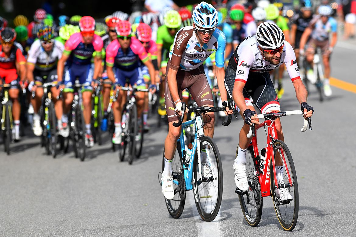 Ryder Hesjedal and Romain Bardet attack the peloton