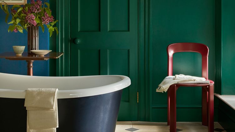 15 bold and beautiful small bathroom colour ideas | Homebuilding