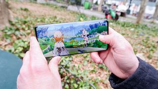 OnePlus 10 Pro playing video games