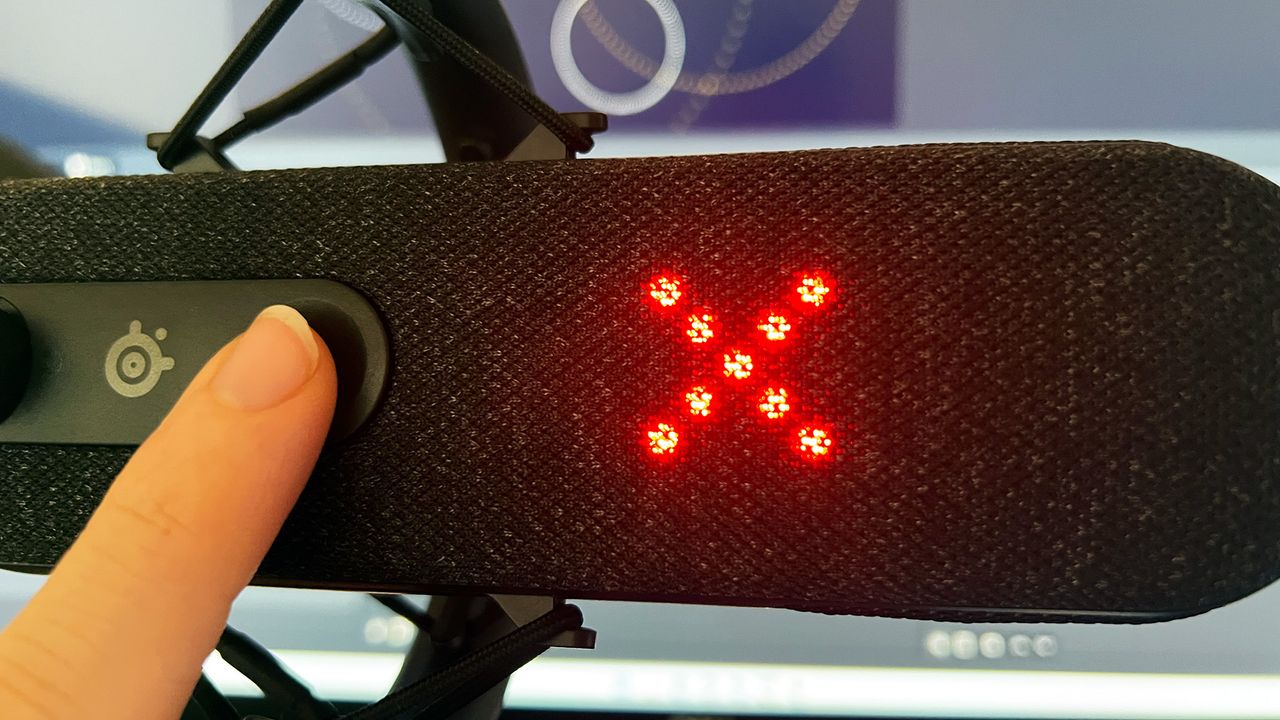 SteelSeries Alias review image of the red cross when the mic is muted