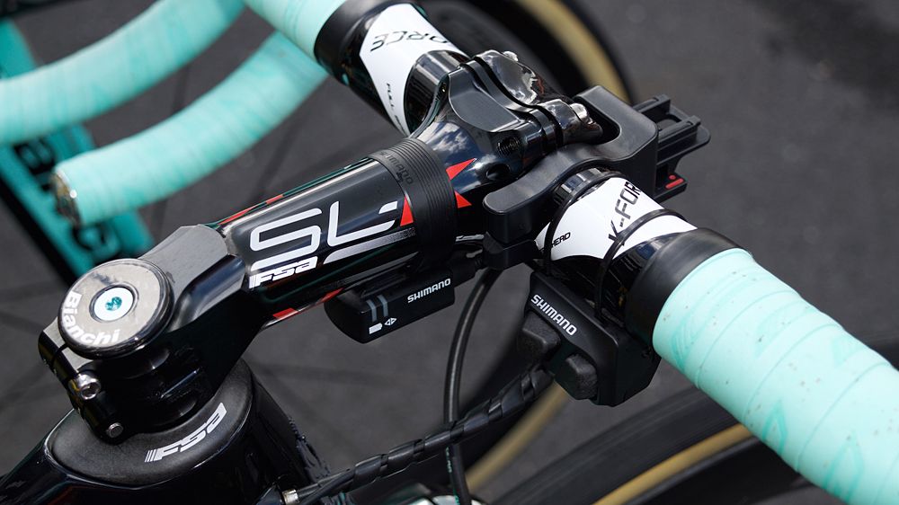 George Bennett's Bianchi Oltre XR4 - FSA bars