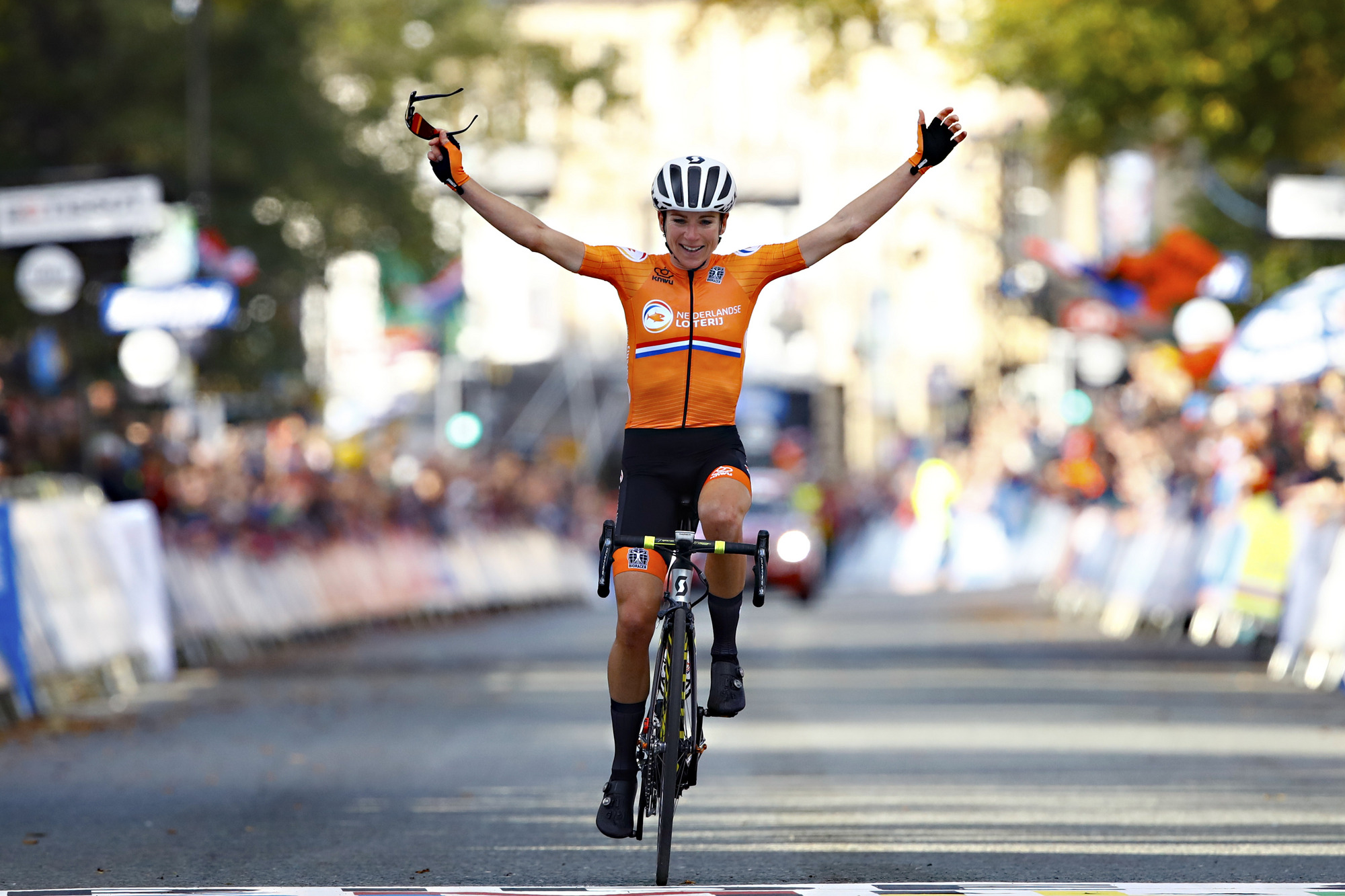 Annemiek van Vleuten wins the world title