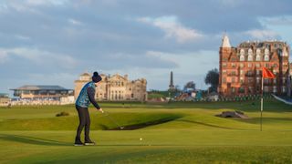 alison root putting 17th hole st andrews old course