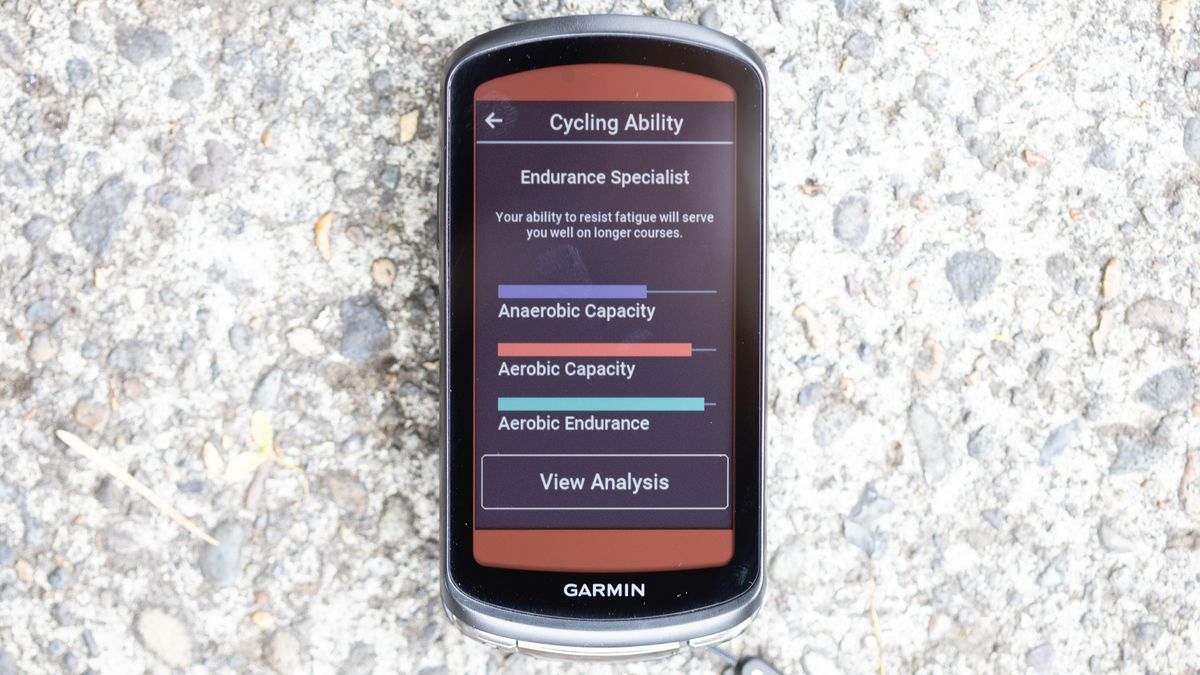 Garmin Edge 1040 Solar detail of cycling detail