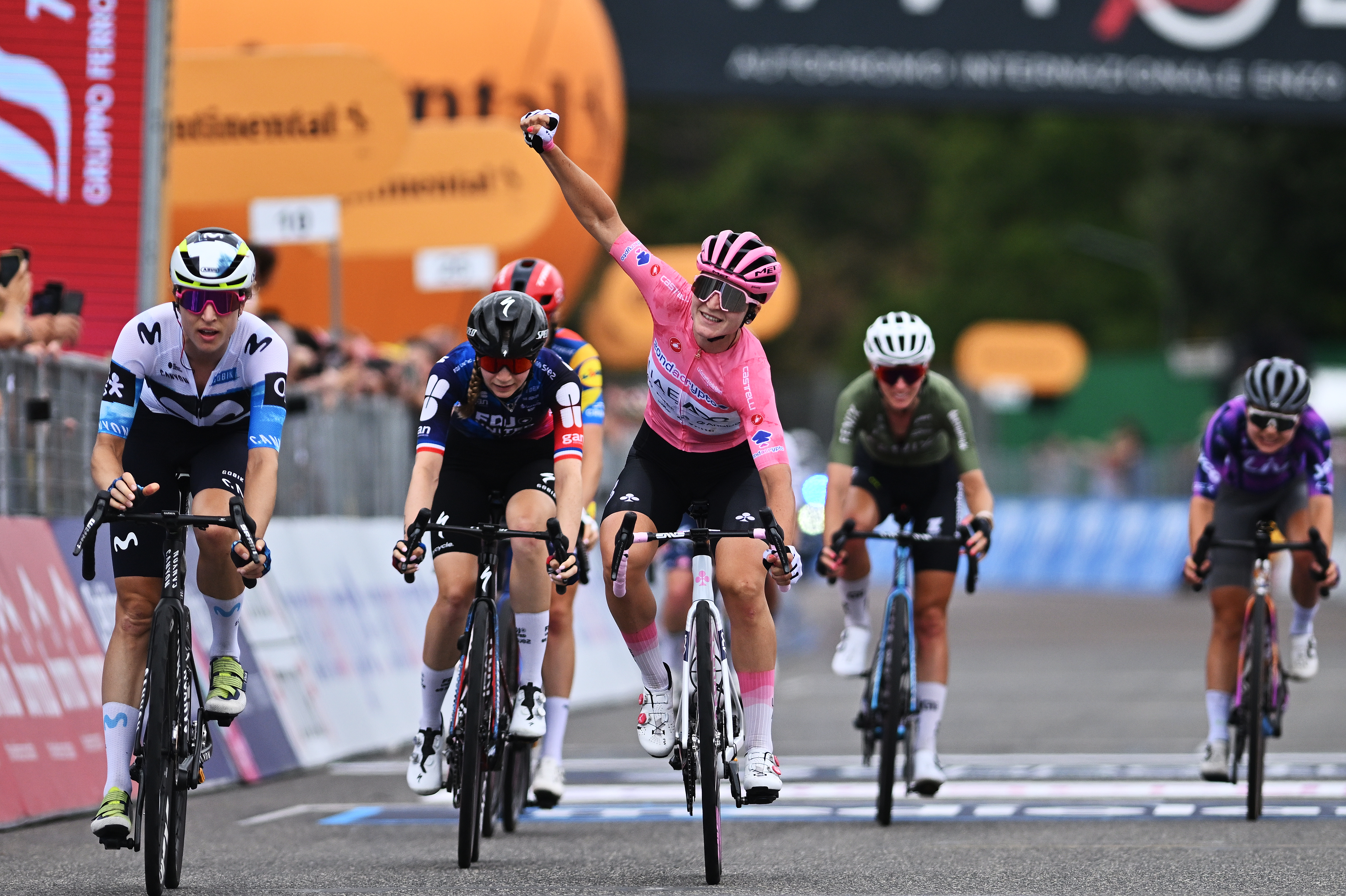 Elisa Longo Borghini celebrates retaining her Giro d&#039;Italia title