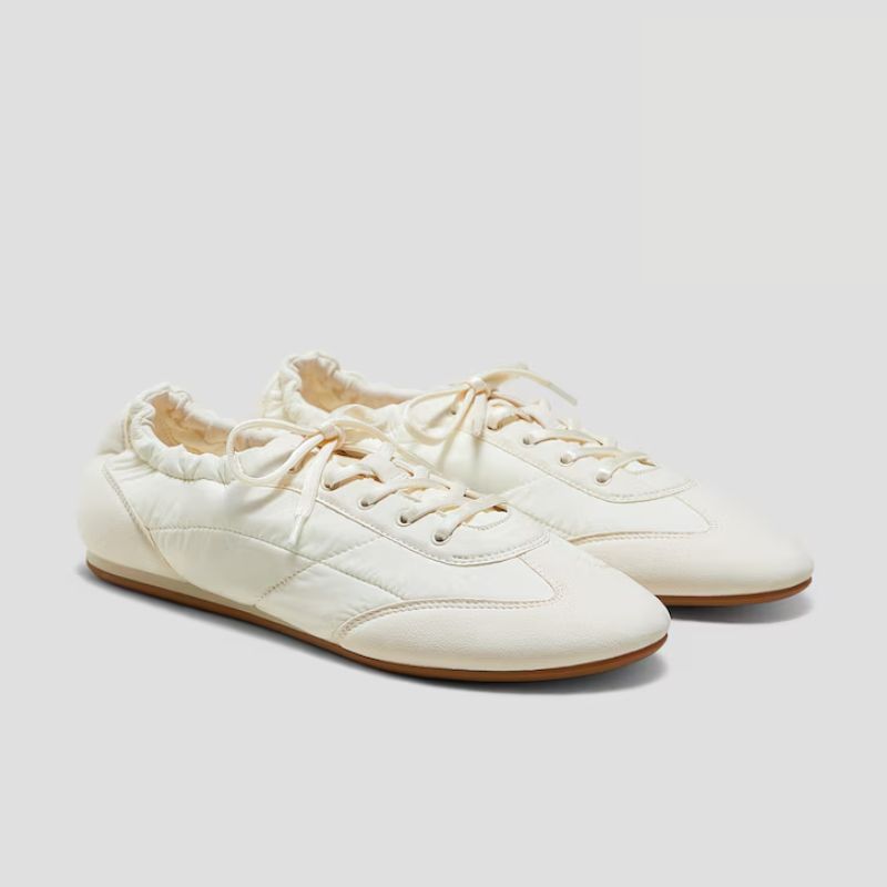 sneakrinas in cream