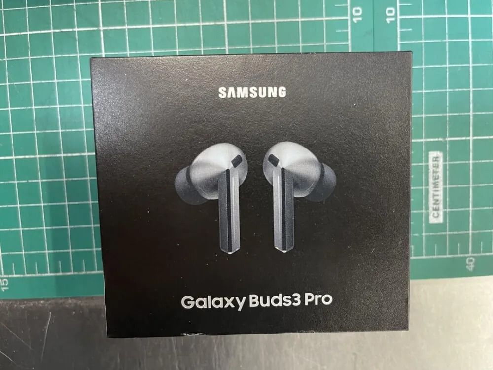 Samsung Galaxy Buds 3 Pro packaging front of box