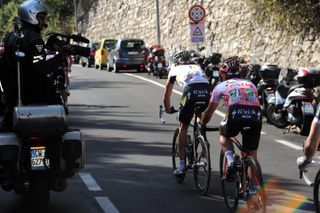 Mark Cavendish drops back, Giro d