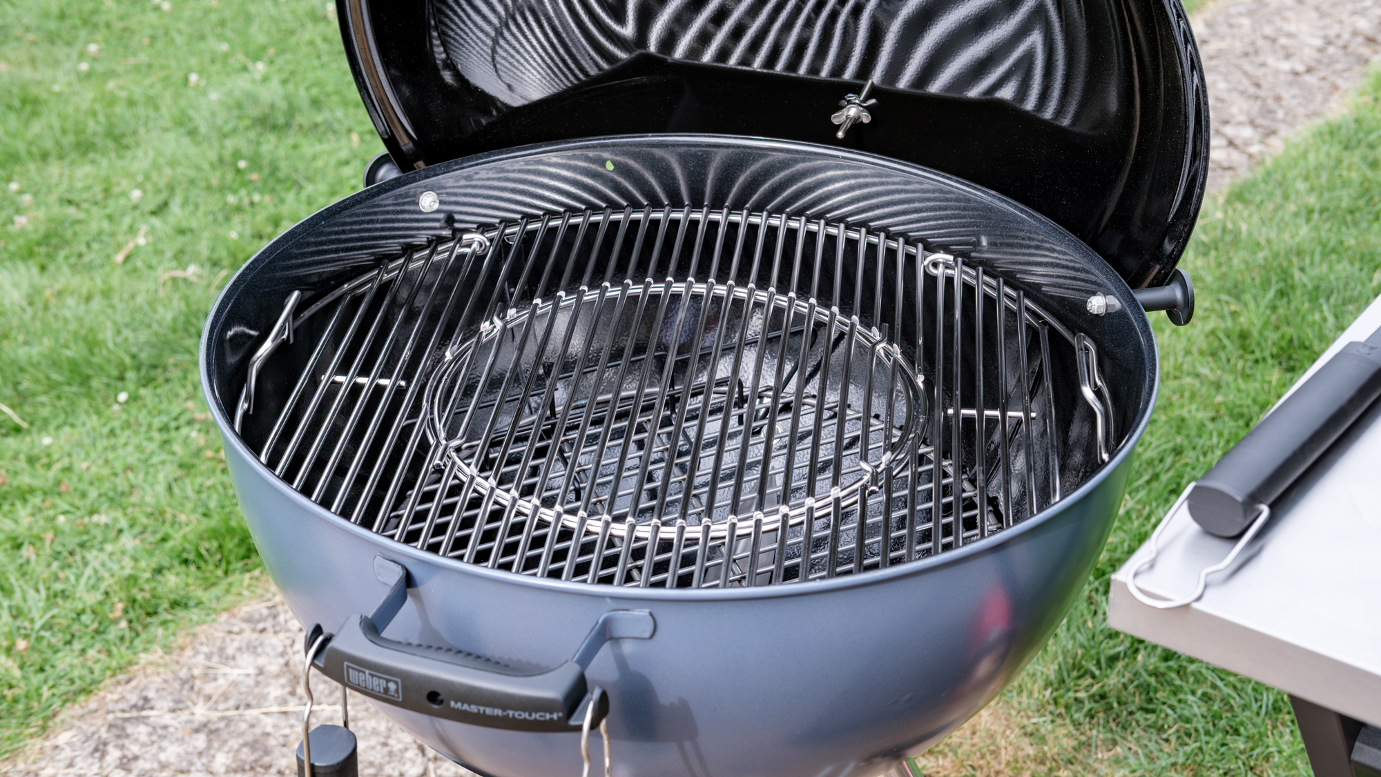 The Weber Master-Touch on a lawn with the grills on show