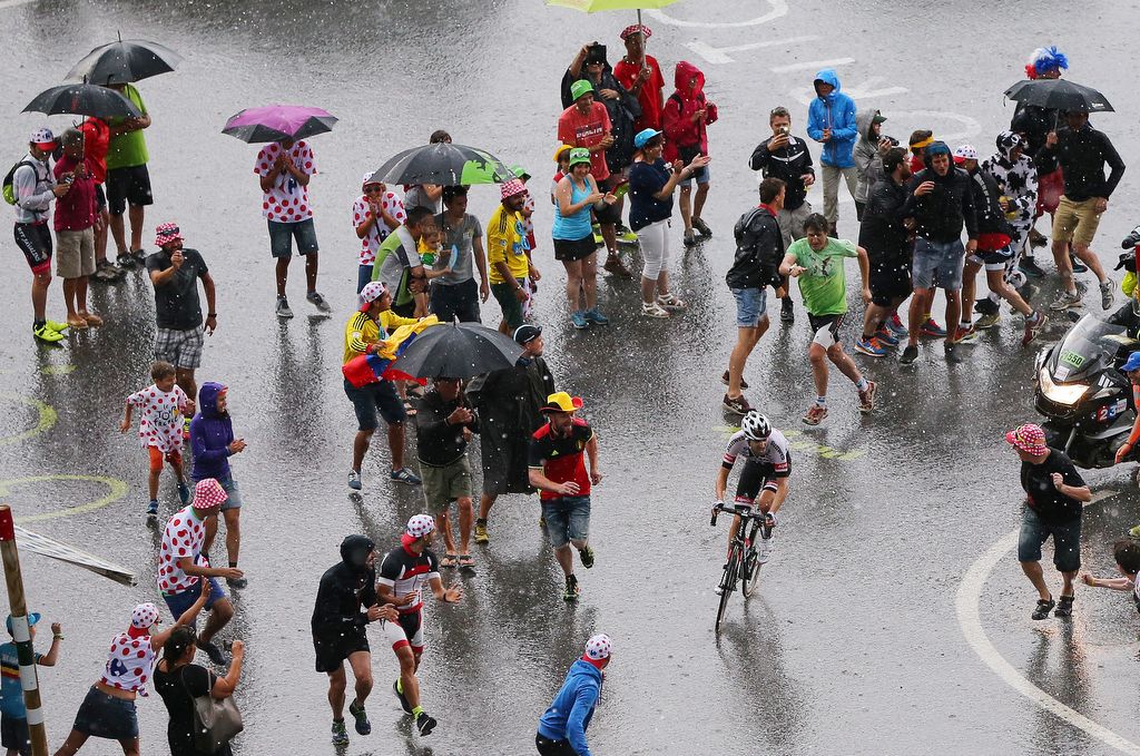 Tom Dumoulin (Giant-Alpecin) riding to the win in Andorra through the rain and hail